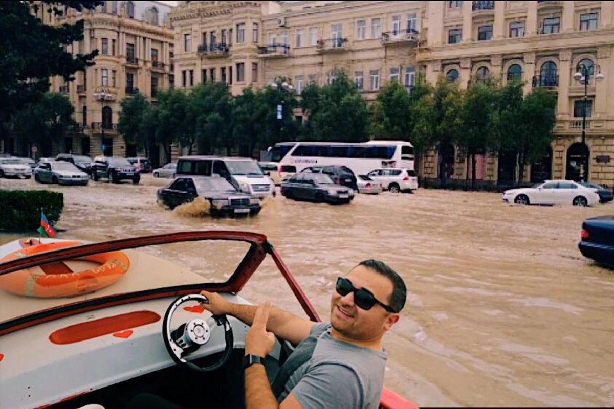 Məşhurların gözü ilə: Apardı sellər Bakını - FOTO/VİDEO